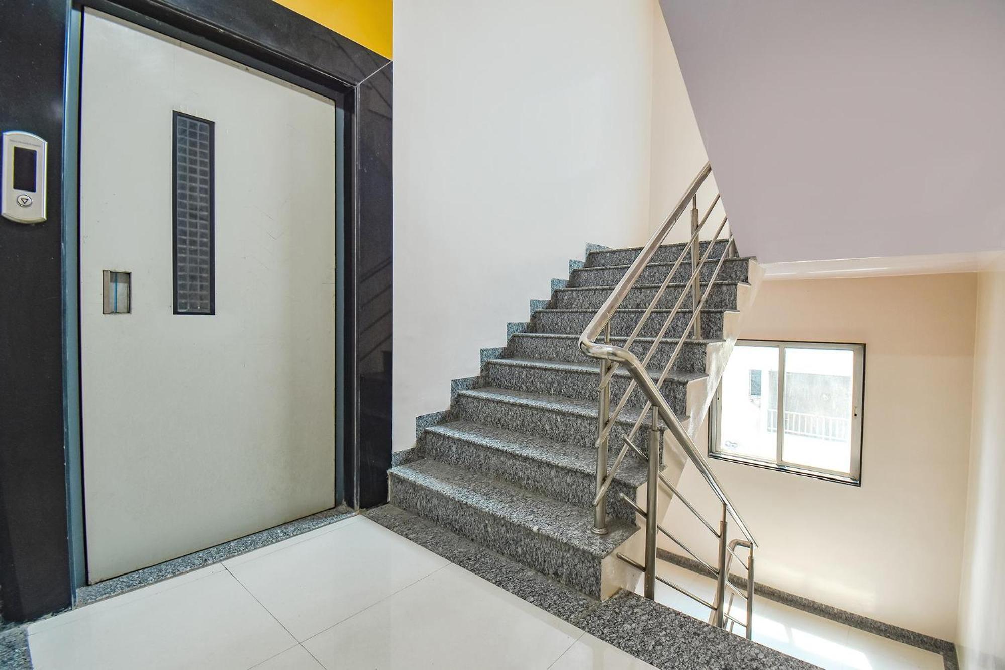 Fabhotel Skylight Studio Rooms - Nr Mcf Camp Pune Exterior photo