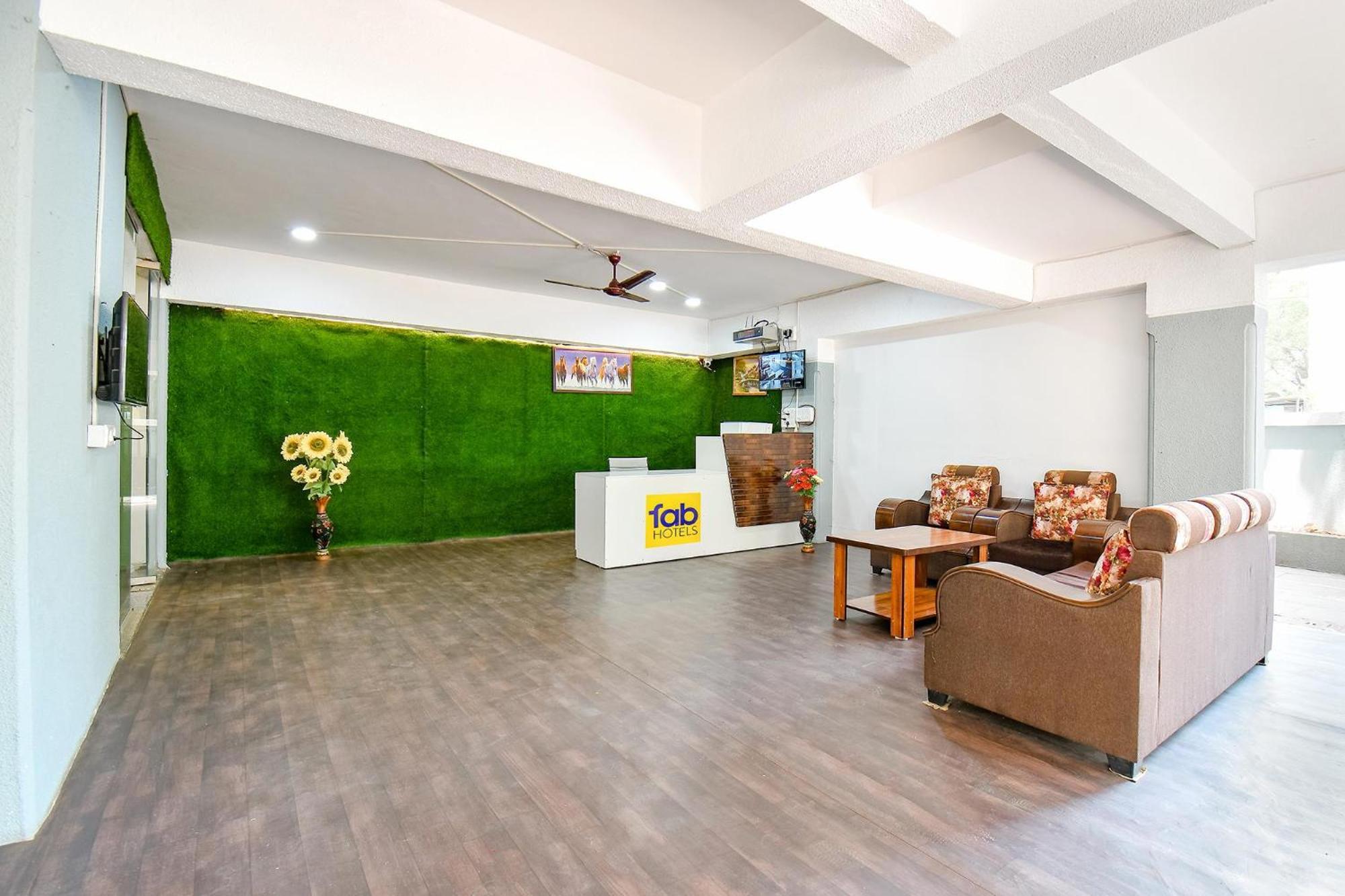 Fabhotel Skylight Studio Rooms - Nr Mcf Camp Pune Exterior photo