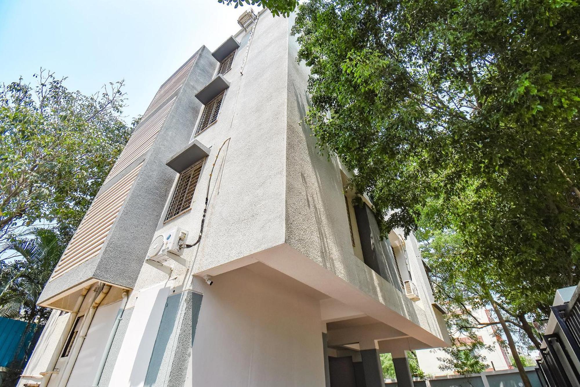 Fabhotel Skylight Studio Rooms - Nr Mcf Camp Pune Exterior photo